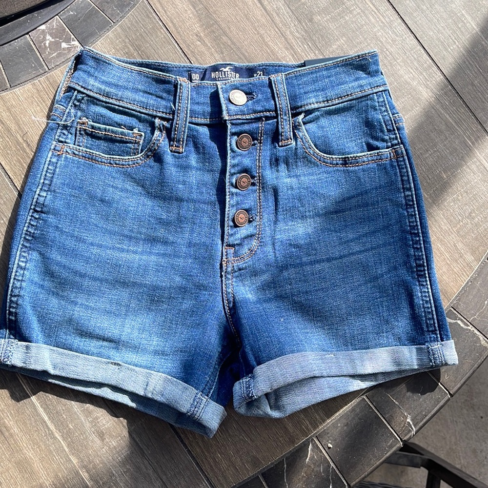 Hollister button front high-rise short 3” size 00, w: 23 with tags